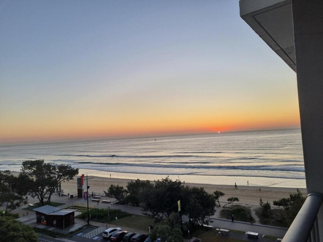 Beachfront Studio Gold Coast Exterior photo